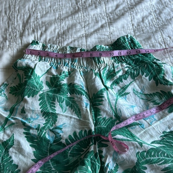 H&M Tropical Green Leaf Print Shorts - Picture 3 of 8
